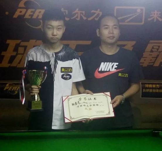 让我们拭目 让我们拭目