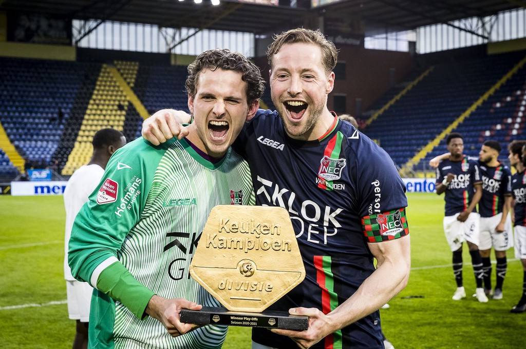 一切悬念都 一切悬念都