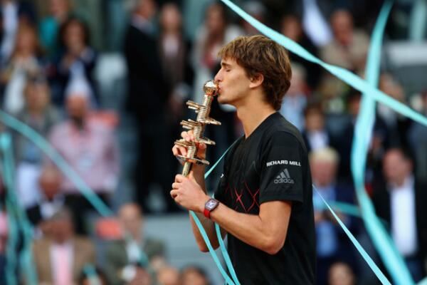 励他继续努 励他继续努