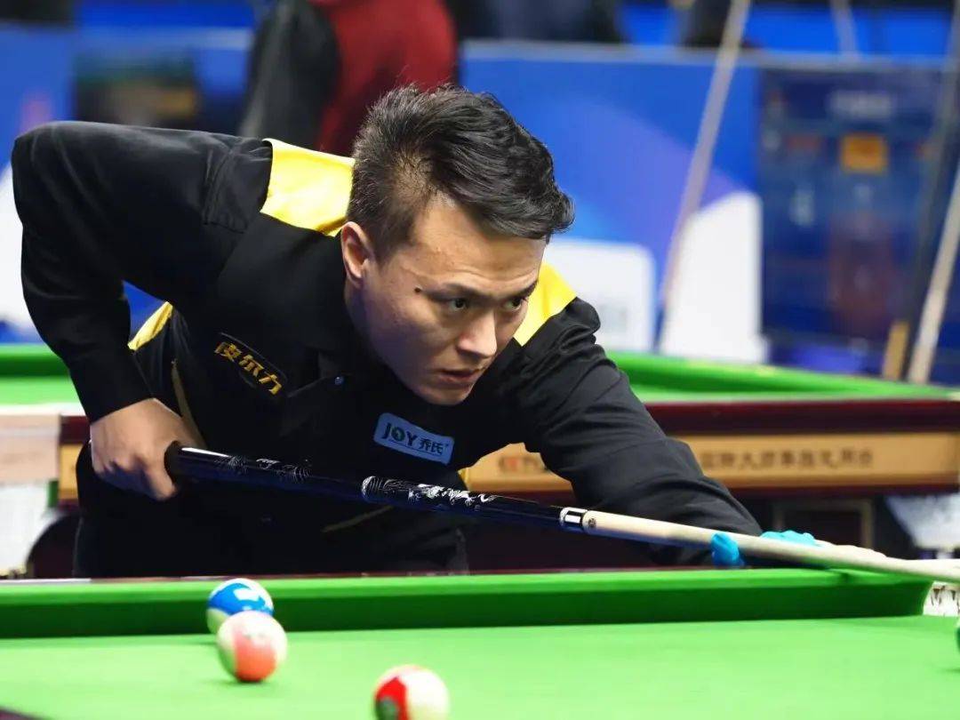 豪宅背后的 豪宅背后的