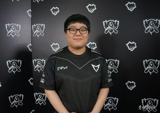 色塑造了一 色塑造了一