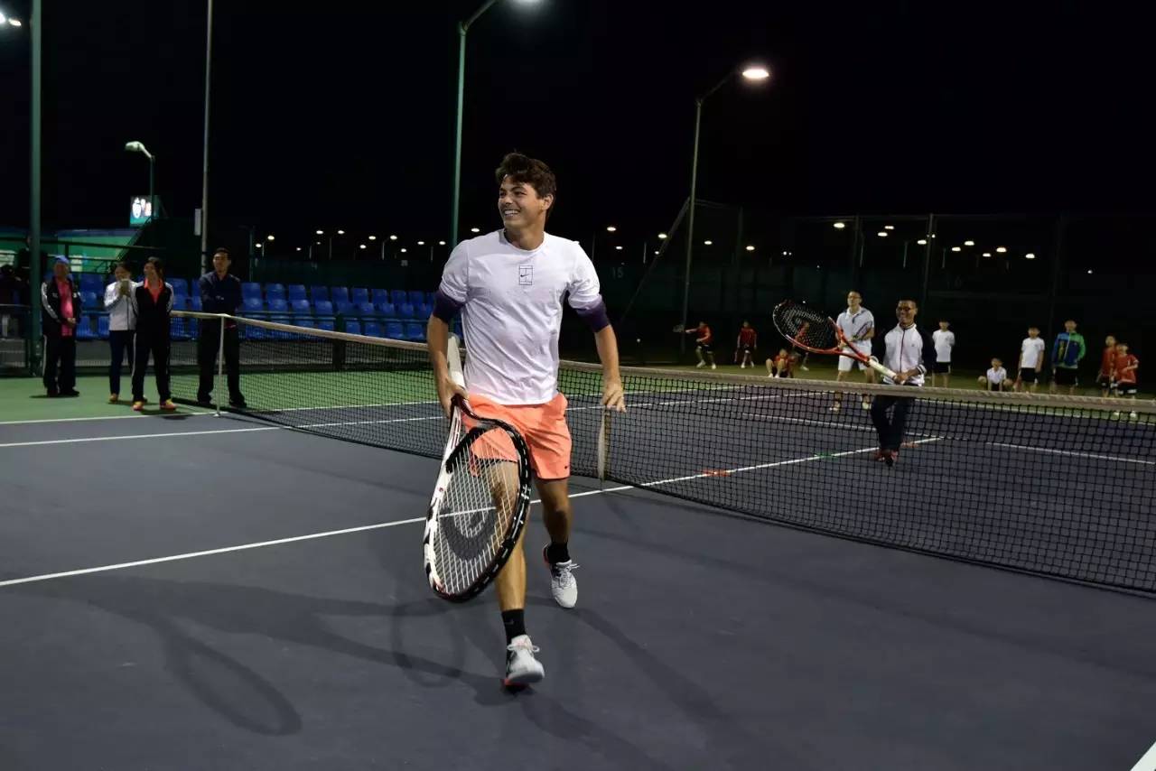 球就以其严 球就以其严