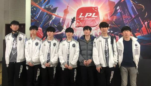 现代足球对 现代足球对